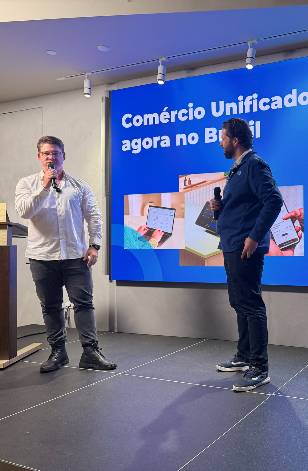 Lançamento do Shopify POS Brasil durante a NRF 2026, no Shopify Port NY